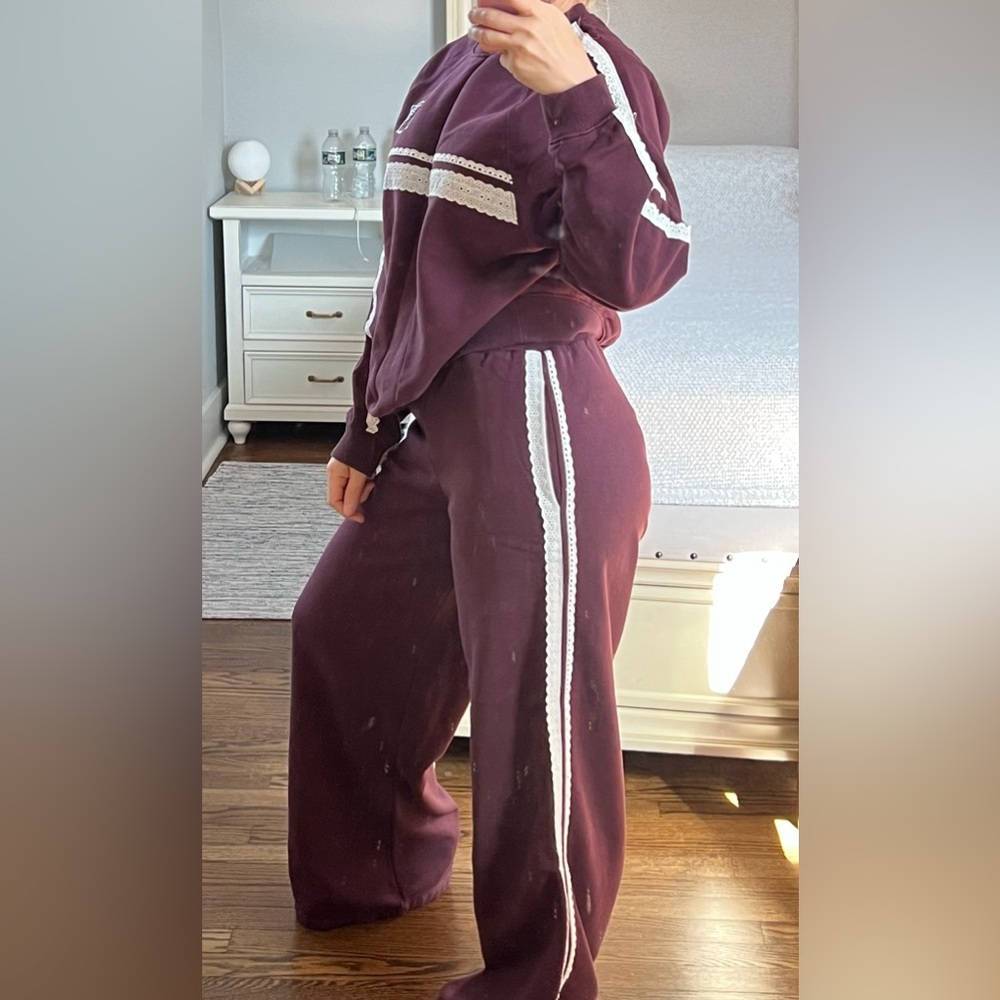 Sweatshirt and pants set